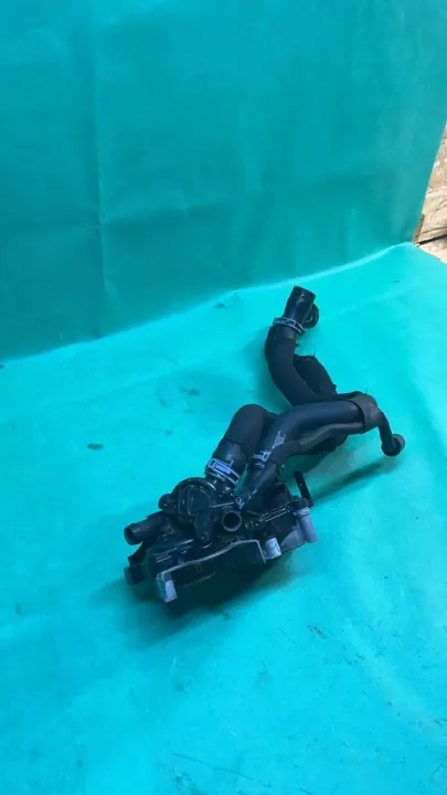 Pompa acqua Audi A3 40 TFSIe Ibrido 2023 04E121042AD image 3