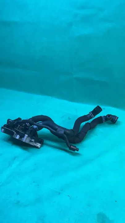 Pompa acqua Audi A3 40 TFSIe Ibrido 2023 04E121042AD image 4