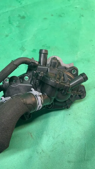 Pompa acqua Audi A3 40 TFSIe Ibrido 2023 04E121042AD image 6