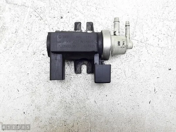 Soleinoïde de valve à vide VW Touareg 2006 2500tdi OEM 8e0906627a image 1