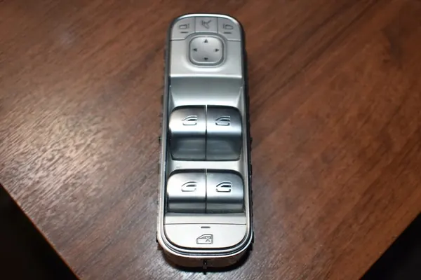 Raam Bedieningspaneel Mercedes W167 image 3