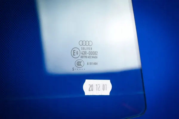Audi A5 Hecktürscheibe OEM 8T8845206B image 4