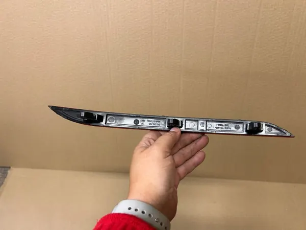 OEM 5H0945105 AA Linker Heckstoßstangenreflektor image 4