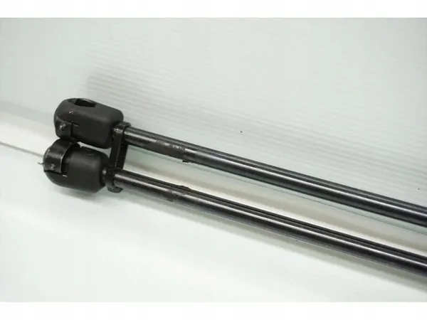 Vauxhall Astra Takaluukun Iskunvaimennin 2002 Hatchback image 3