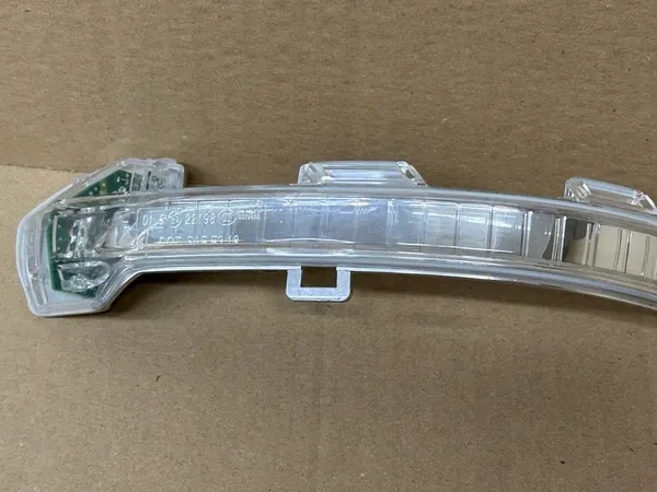 Indicador de espelho esquerdo VW Passat B8 image 3