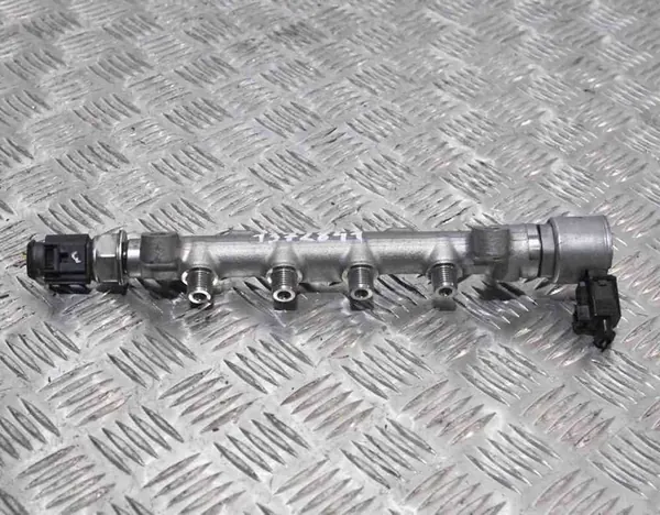 Polttoaineputki Audi A5 Cabrio 2.0L 2012 04L089E image 4