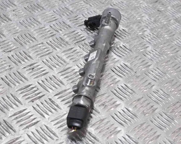 Polttoaineputki Audi A5 Cabrio 2.0L 2012 04L089E image 6