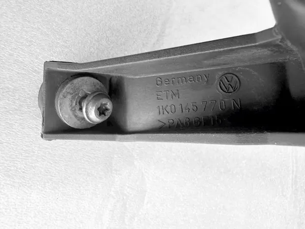 Audi OE Luftrohr 1K0129654AR image 2