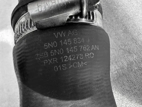 Audi OE Luftrohr 1K0129654AR image 3