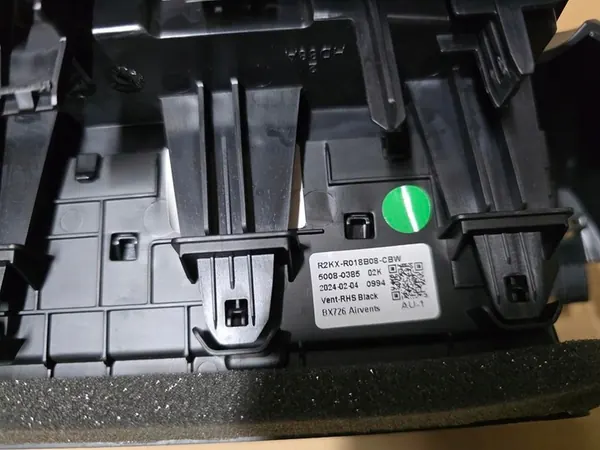 Grade de ventilação central FORD PUMA MK2 LIFT 2024-2025 R1TB-18835-ACW image 10