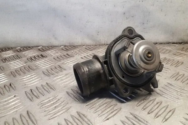 Carcasa de termostato JEEP GRAND CHEROKEE III 3.0L diesel A6422000315 image 3