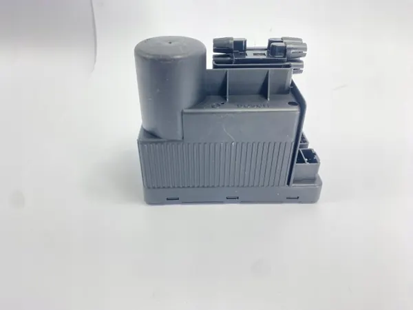 Keskitulppapumppu OEM 2028000048 Mercedes W202:lle image 2