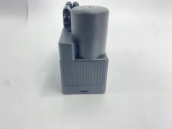 Keskitulppapumppu OEM 2028000048 Mercedes W202:lle image 3