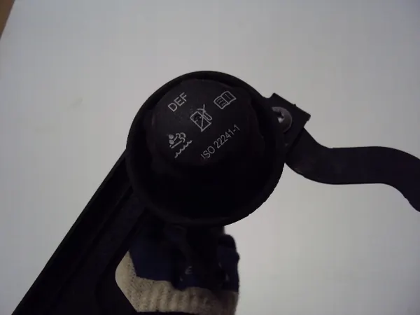 Bouchon AdBlue d'occasion pour VW Crafter - Pièce OEM image 3