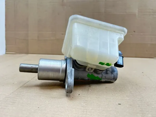Porsche 991 Bromsvätskebehållare OEM 99135501301 image 3