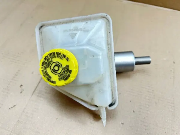 Porsche 991 Bromsvätskebehållare OEM 99135501301 image 4