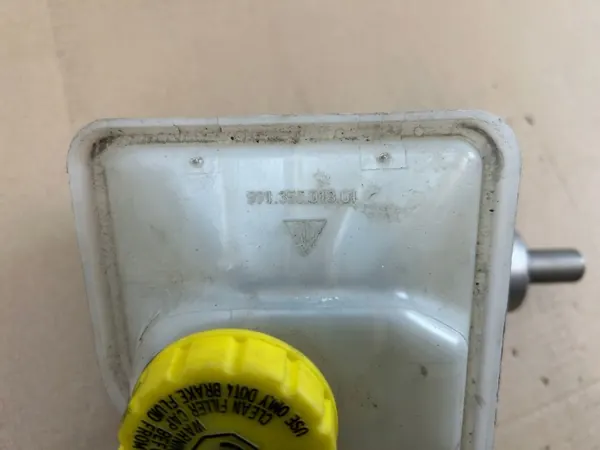 Porsche 991 Bromsvätskebehållare OEM 99135501301 image 8