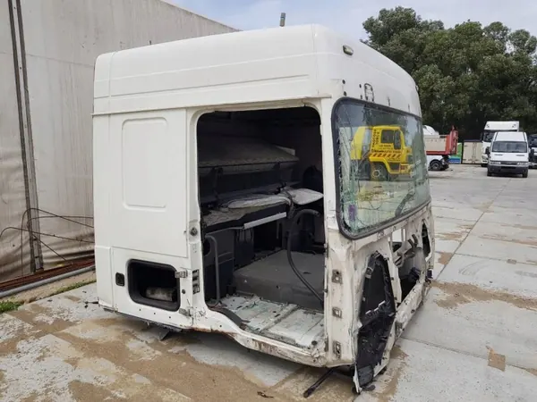 Cabina DAF XF OEM LORK-1815-504680 - Estado Usado image 4