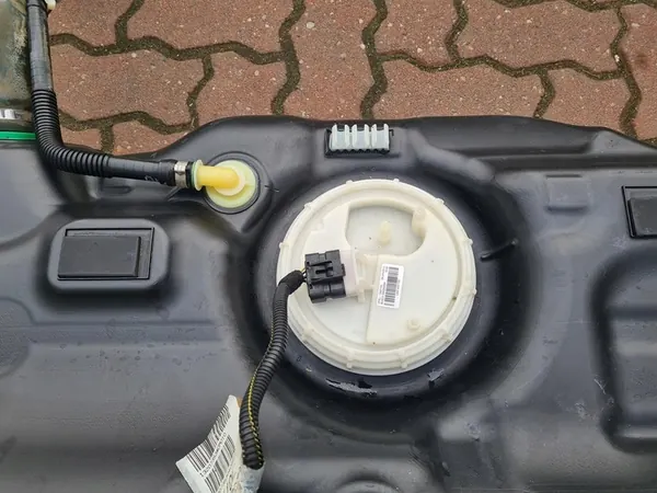 OPEL CORSA E 1.4 TANQUE DE COMBUSTÍVEL 13216657 image 2