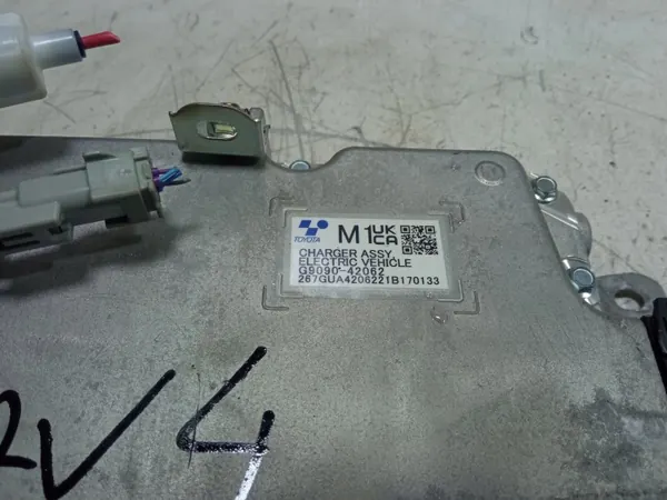 Convertidor Inverter Toyota RAV4 V OEM G9090-42062 image 4