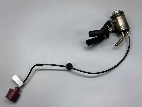 Inyector AdBlue OEM 05L131113M para Skoda Octavia IV image 2