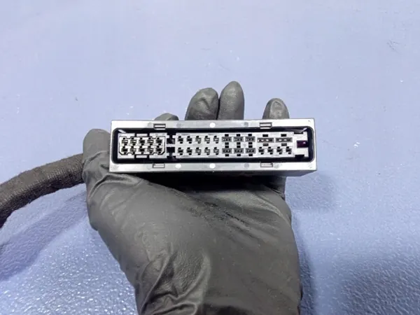 Connecteur direction OEM 1534180-1 pour Audi A4 B8 image 3