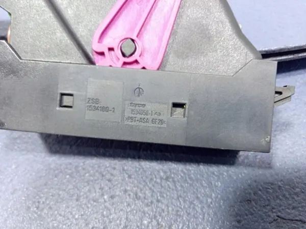 Connecteur direction OEM 1534180-1 pour Audi A4 B8 image 4