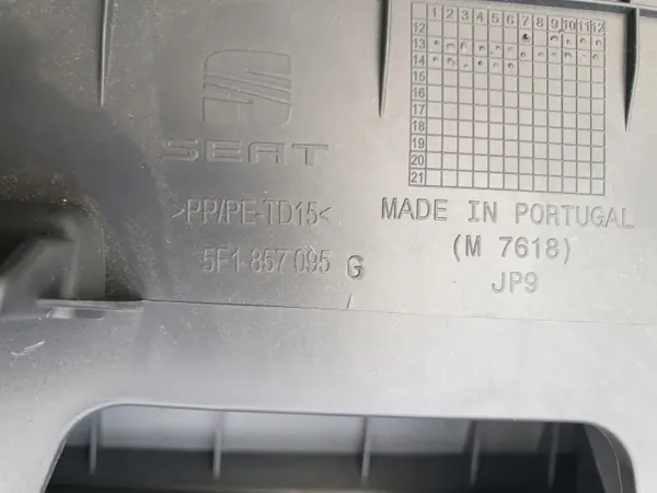 Guardaobjetos SEAT Leon III OEM 5F1857095G - Usado image 3