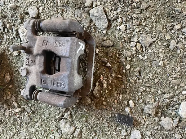 Nissan Pulsar C13 Hintere Bremszange Links Rechts image 2