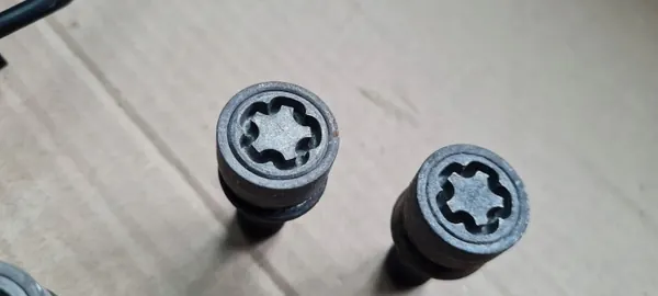 Pinos de elevação Audi OE OEM ZABEZPIECZAJACEE - Usado image 3