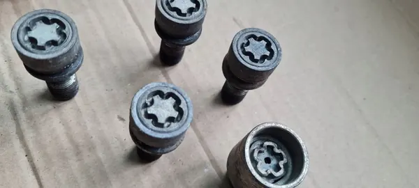 Pinos de elevação Audi OE OEM ZABEZPIECZAJACEE - Usado image 4