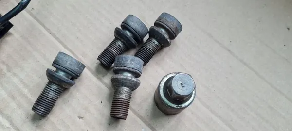 Pinos de elevação Audi OE OEM ZABEZPIECZAJACEE - Usado image 8