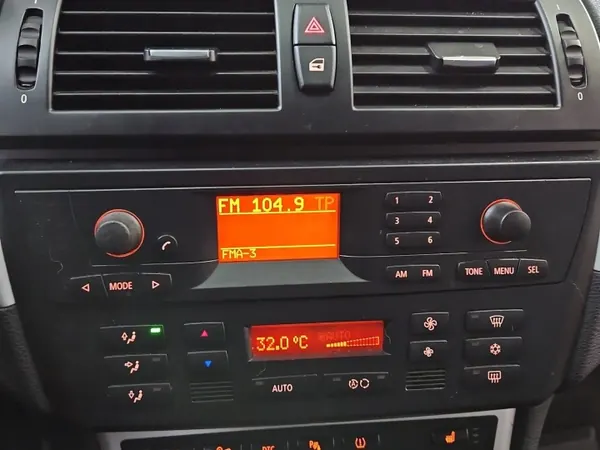 BMW X3 E83 Fabriksradio OEM 9129526 image 2