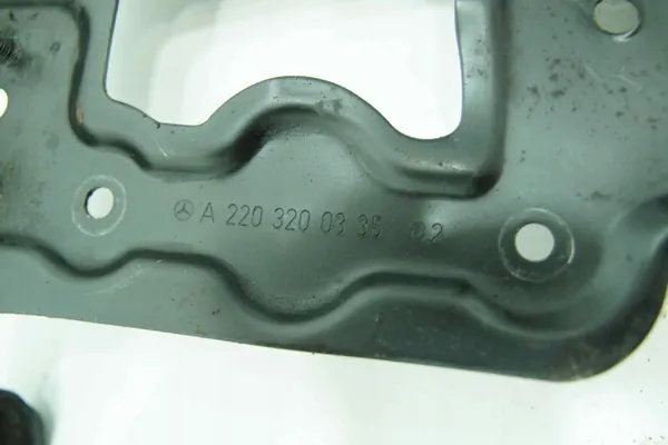 Etuventtiilin kiinnike OEM A2203200335 Mercedes image 3