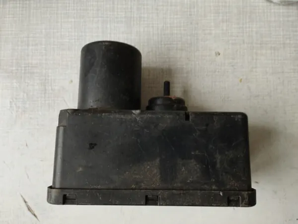 Audi Zentralverriegelungspumpe OEM 443862257b - Gebraucht image 2