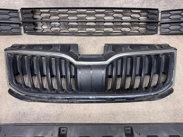 Skoda OE 5E0853653A grill image 2