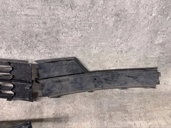 Skoda OE 5E0853653A grill image 8