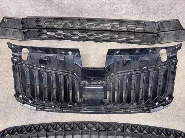 Skoda OE 5E0853653A grill image 9