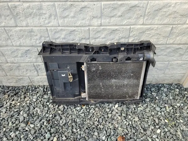 Support de Radiateur Avant 1.2 VTI Peugeot 208 I image 4