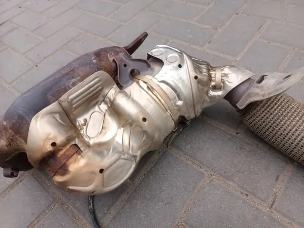 Ford Kuga MK3 Hybridkatalysator OEM 2017808X image 3