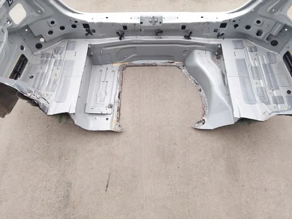 OEM XXX bakstötfjädersförstärkning Mercedes E W212 image 7