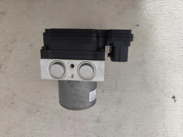 Bomba ABS OEM 58900-C8360 para Hyundai i20 II image 3