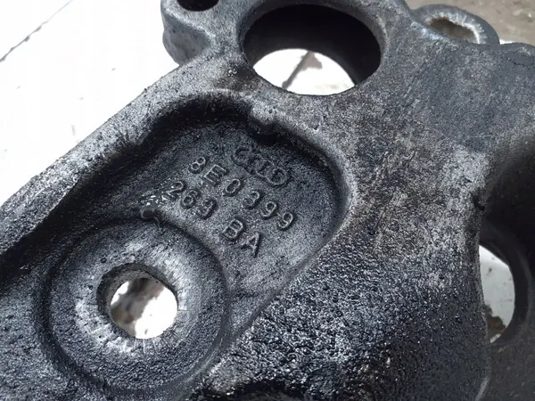 Audi OE Växellådsfäste 8E0399263BA - Begagnad image 3