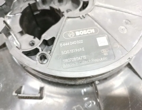 AdBlue-säiliö OEM 5QA131877D VW Touran II 1.6 TDI:lle image 3