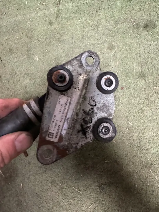 Pompe à eau Volvo OEM 251086 pour moteur 2.0 D3/D4 image 3