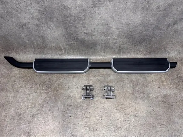 Marchepied gauche Land Rover Defender W663 OEM L8BM-19490-CC image 1