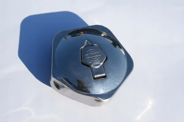 Bouchon de réservoir OEM Volvo - Pièce d'origine usagée image 2