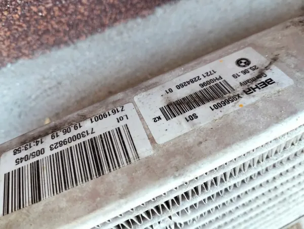 Refroidisseur d'huile d'occasion OEM 2284260-01 pour BMW Série 5/6/8 image 3