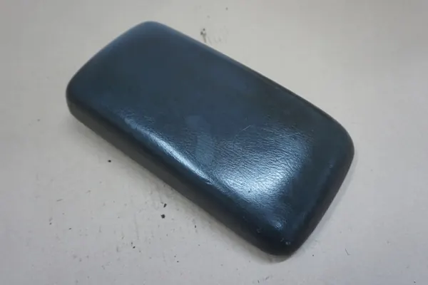 Couvercle d'accoudoir MAZDA B2500 OEM - État utilisé image 2