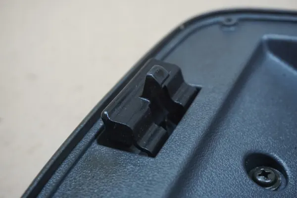 Couvercle d'accoudoir MAZDA B2500 OEM - État utilisé image 6